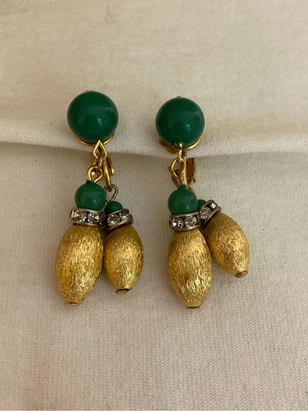 Faux Green Jade Vintage Clip on Earrings oriental Asian
